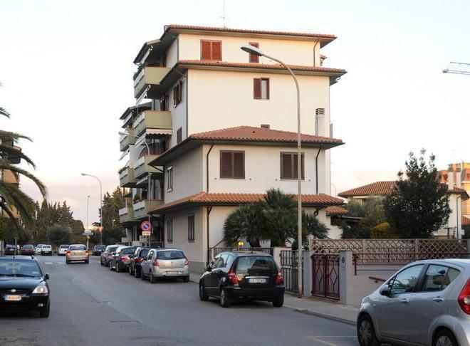 Ladri in casa dell’assessore traditi da cane e marmitta 