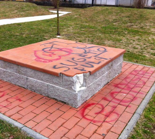 I vandali si scatenano nel parco di Capannori 