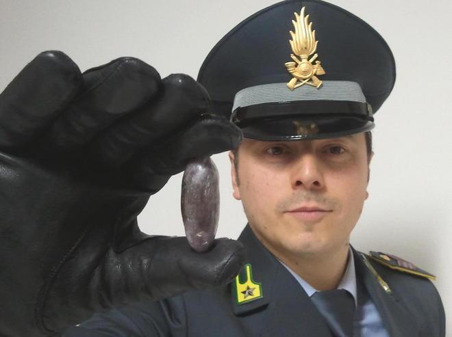 Nella Smart avevano otto etti di hashish 