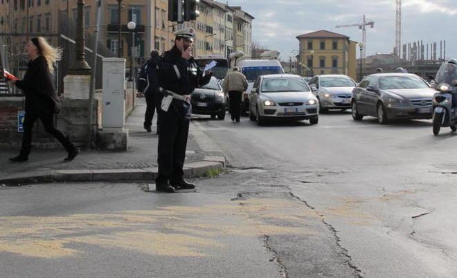 Strisciata d’olio, traffico bloccato