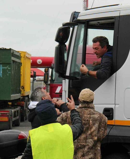 Blocco dei camion, Aurelia nel caos 