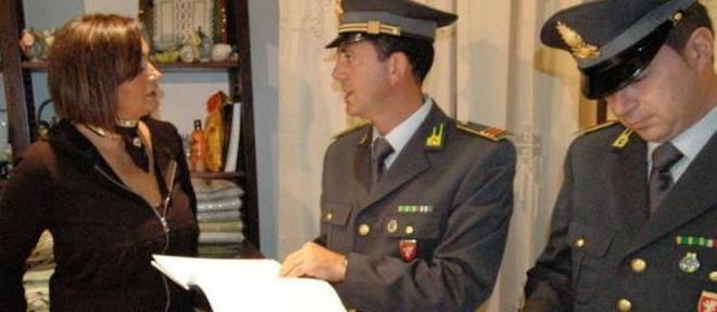 Uno su due senza scontrino dal negozio 