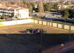Gli ultrà dell'Empoli invadono il campo per contestare squadra e società 