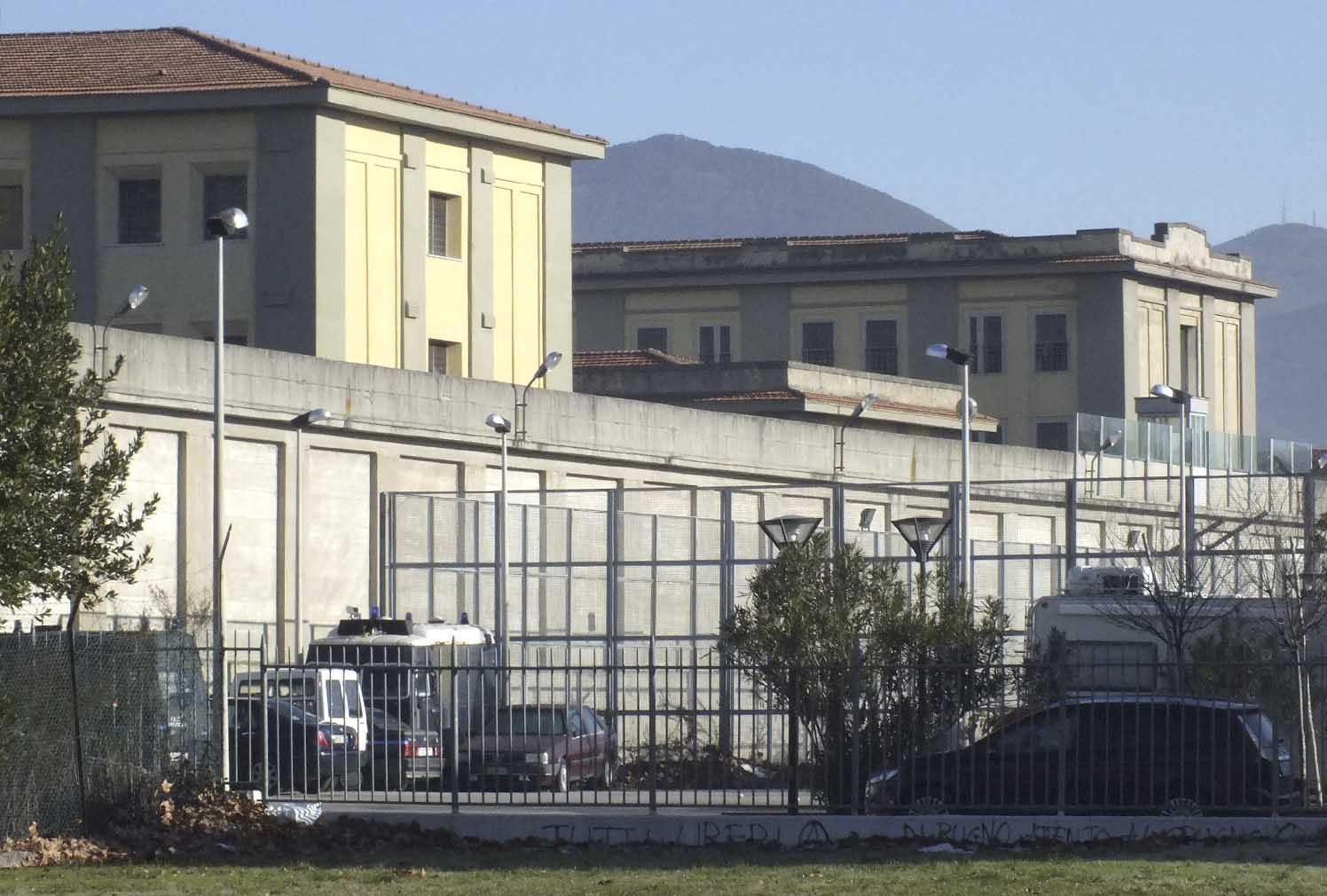 Agenti del Don Bosco si “autoconsegnano” per protesta 