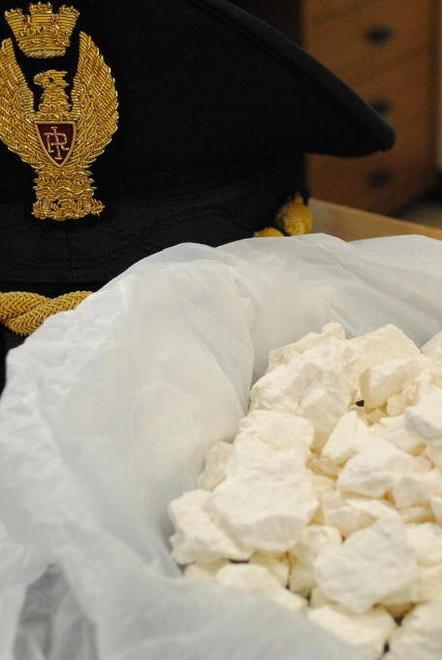 Trovato il tesoretto degli spacciatori: 25.000 euro 