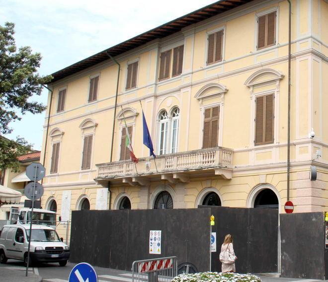 Giallo sui lavori sospesi a Palazzo Quartieri 