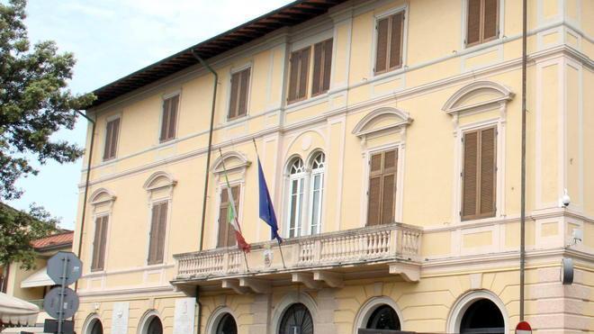Giallo sui lavori sospesi a Palazzo Quartieri