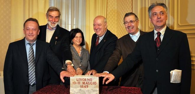Una “panchina livornese” per il monumento all’Unità