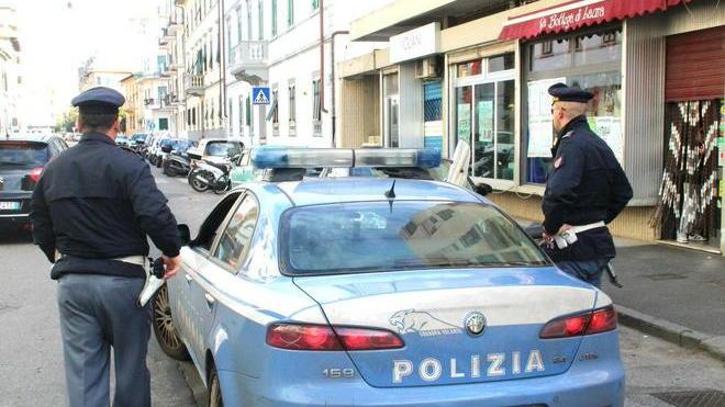 L’auto come una bomba tenta il suicidio col gas