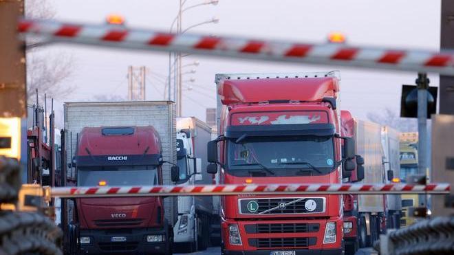 Protesta dei tir blocchi e disagi