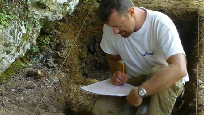 Archeologo di 38 anni muore per una malattia