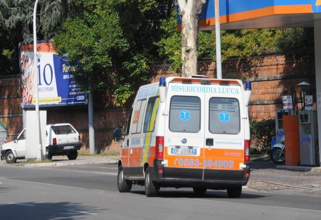 Muore colpita dal tubo di un camion 