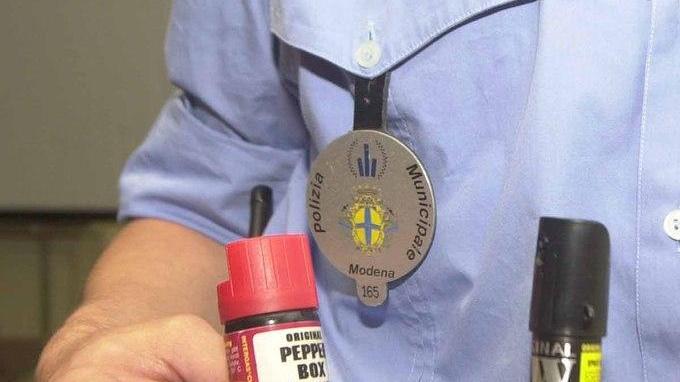 Modena. Spruzza spray urticante in classe al Cattaneo