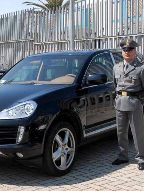 Due cinesi “poveri” con la Porsche 
