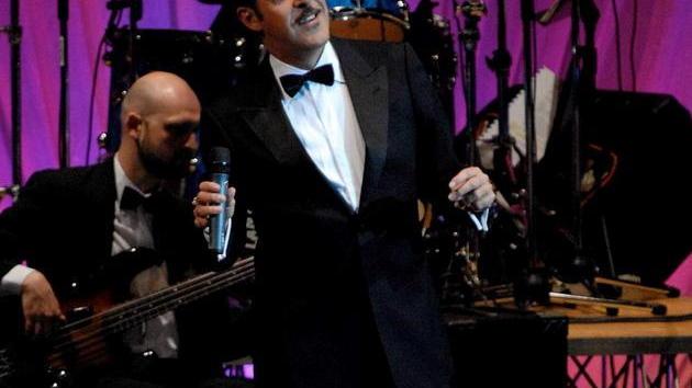 Massimo Lopez mattatore Canzoni, balli e imitazioni