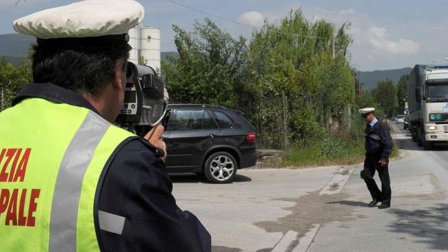 Calcinaia, mannaia su chi corre in auto