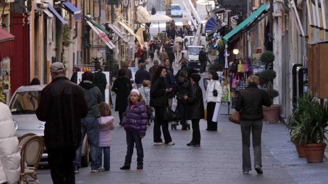 Nei ristoranti del centro? Servono le “sputacchiere”