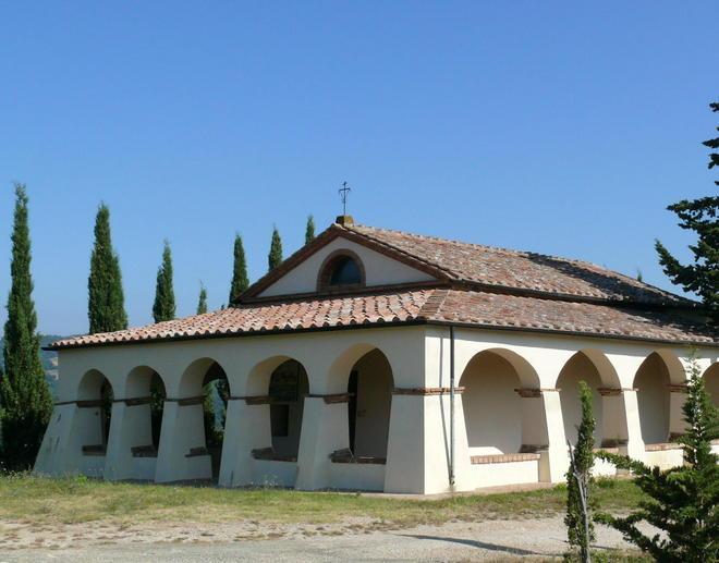 In fila a chiedere la grazia nel santuario 