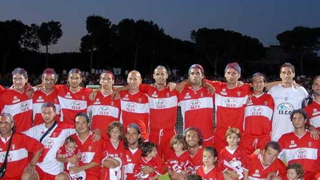 Il Grifone non paga i kit e il negozio gli fa causa