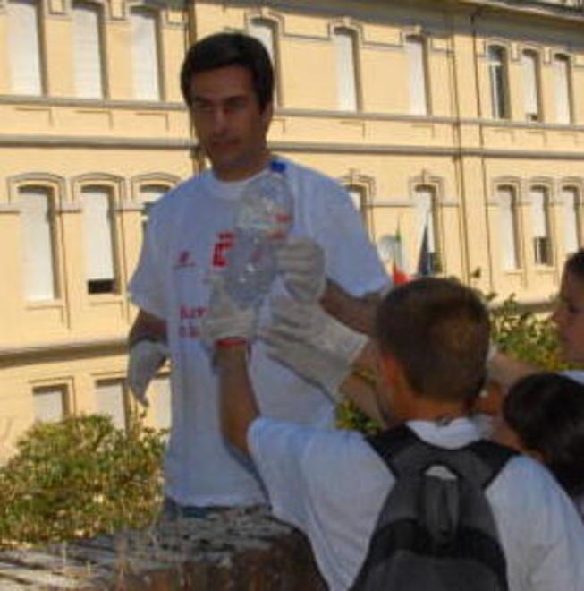 Ripulite le vasche intorno al Cassero 