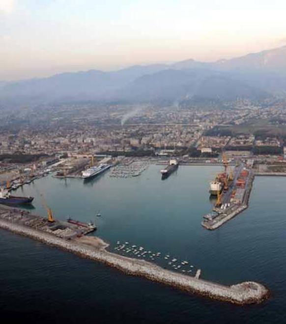 Tanti lavoratori nel turbine della protesta