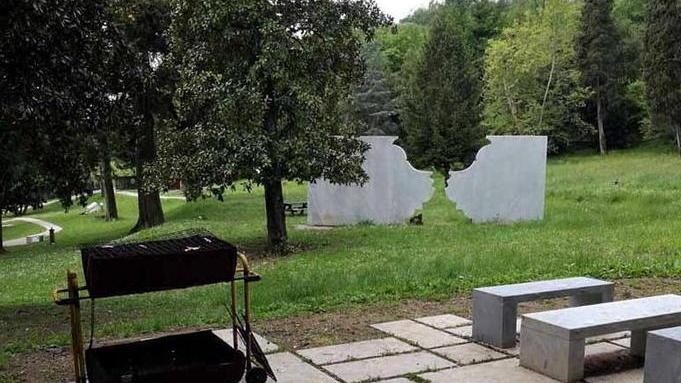 Il sindaco: via i barbecue dal parco della Padula