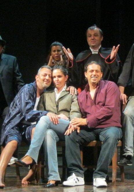 Mia moglie è una santa in scena la compagnia di Andrea Balestri 
