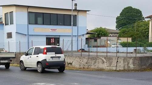 Auto dei carabinieri si ribalta dopo lo scontro