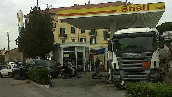 Il fronte dei camion si rompe a Livorno