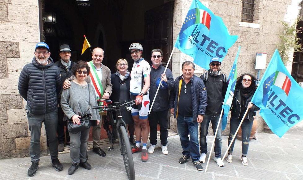 Ricevuto in Comune il vicesindaco ciclista di “Girolevitespezzate”
