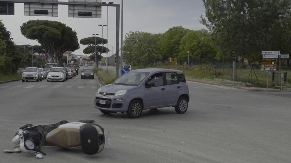 Scontro auto-moto: un ferito