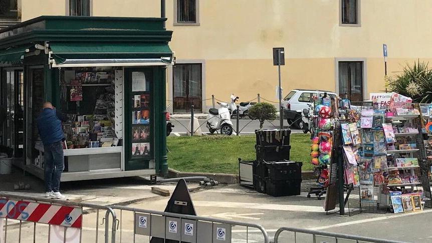 Via dal cantiere l’edicola di via Fucini Ora è in piazzetta