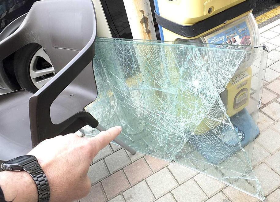 Bar e negozi presi d’assalto rubati soldi e vino pregiato 