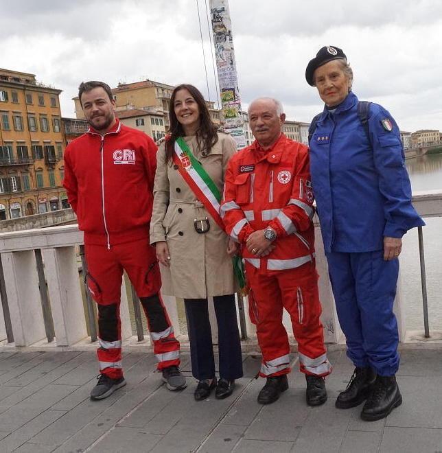 Issata la bandiera della Croce Rossa
