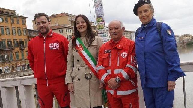 Issata la bandiera della Croce Rossa