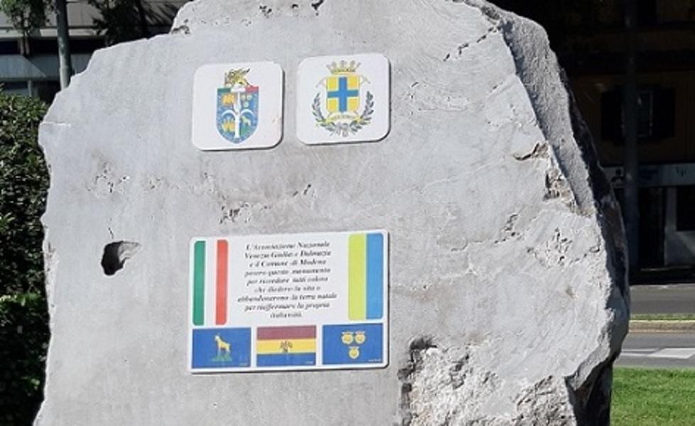 Ripulito il monumento