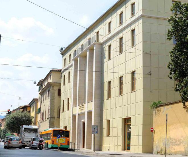 Imprese e negozi riconsegnano le chiavi delle aziende al prefetto 