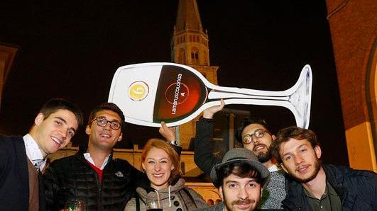 Modena. Enogastronomia regina con Lambruscolonga e lo Street Food Festival