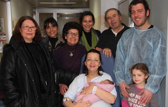 Antonio ha fretta... e nasce sulle scale Lieto evento a Oste 