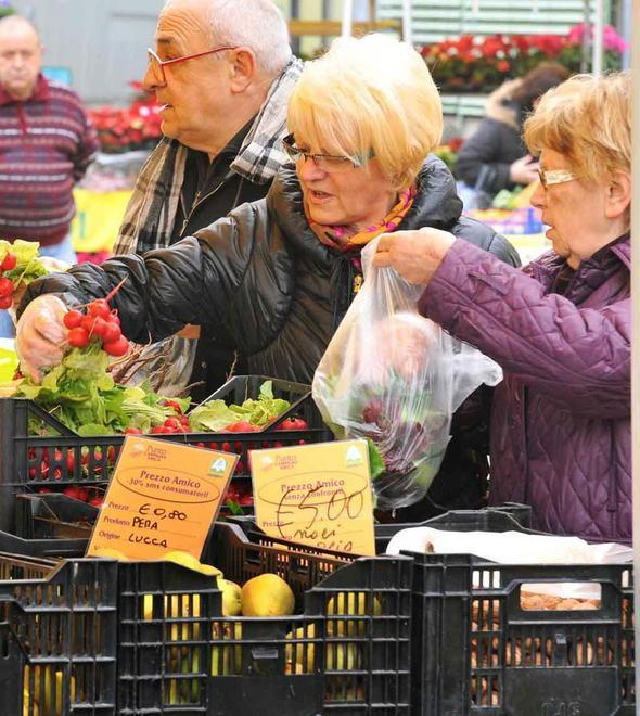 Boom di presenze ai mercati degli agricoltori locali 