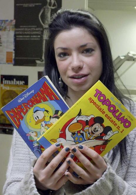 Salvati dalla discarica un’enciclopedia e 30 anni di Topolino 