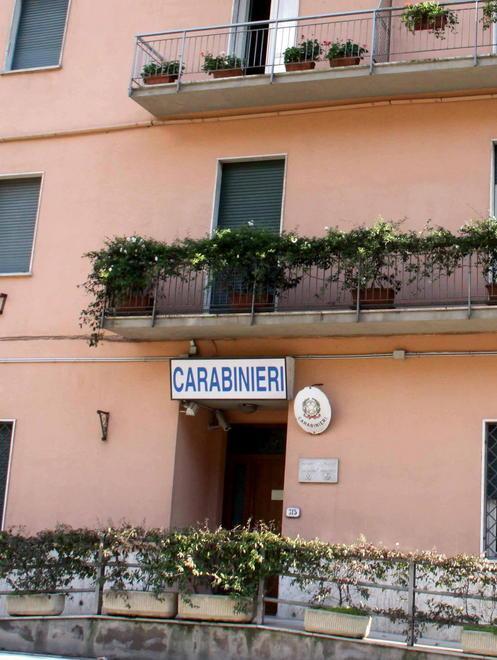 Crepe nella caserma dell’Arma 