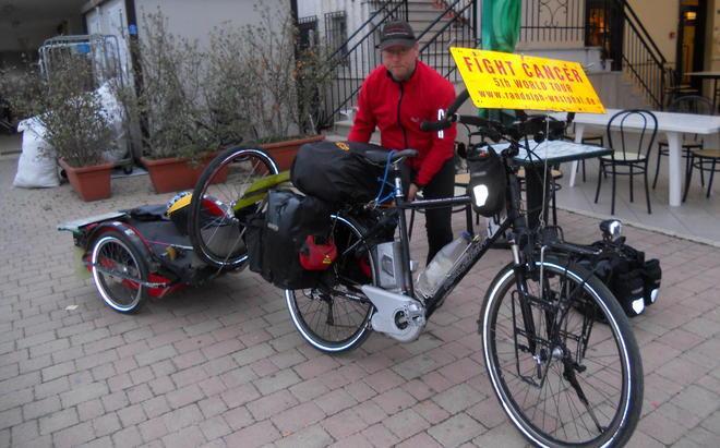 Ecco il tedesco che gira il mondo in bici 