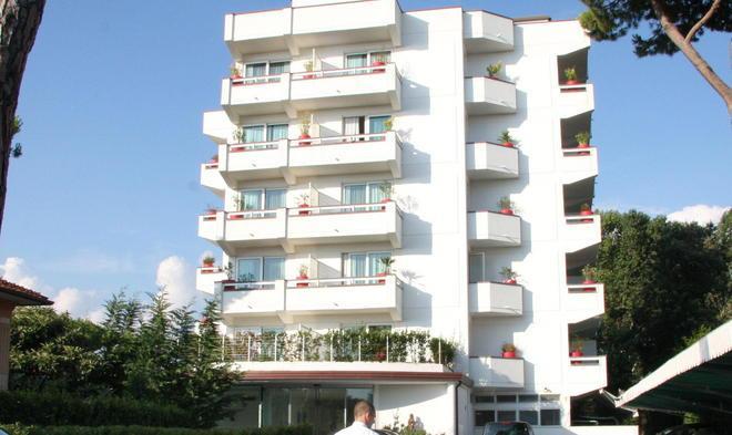 Lavori abusivi, Mallegni vince il 1° round 