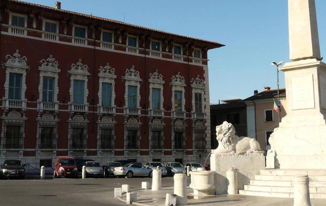 Crepe a palazzo Ducale stop alla biblioteca civica 