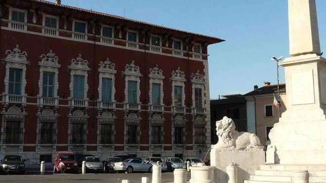 Crepe a palazzo Ducale stop alla biblioteca civica