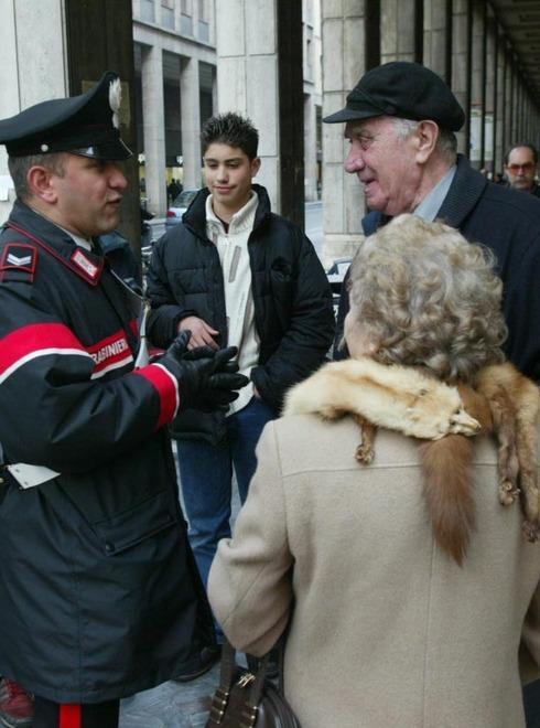 Chiamate pazze al 113 «S’è rotto un tubo ho perso la camicia!» 