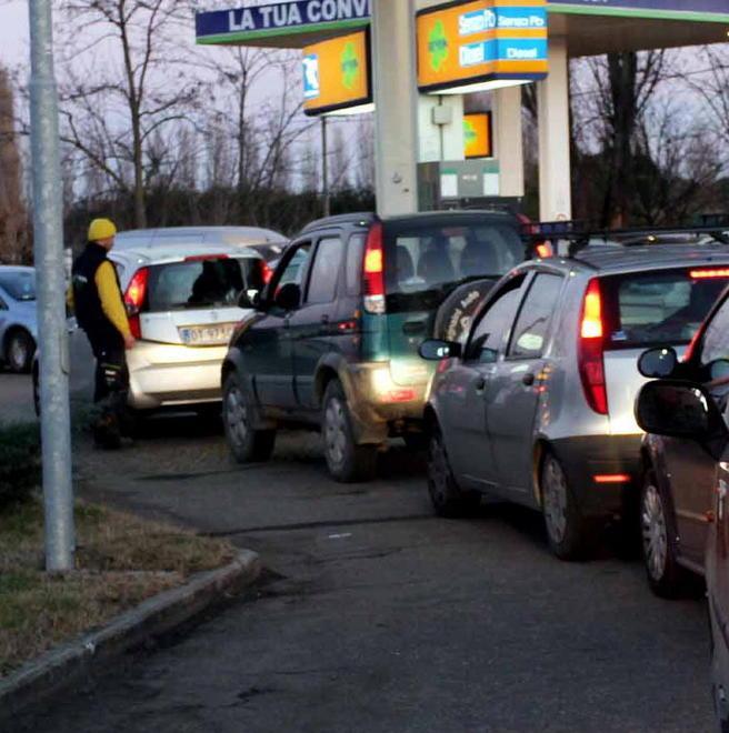 L’emergenza carburanti è finita ma le proteste contro Monti no 
