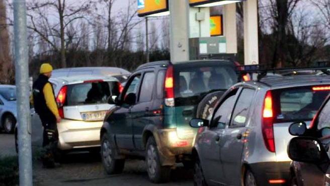 L’emergenza carburanti è finita ma le proteste contro Monti no