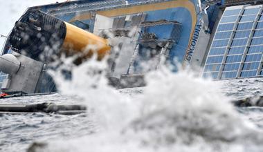 Servirà un anno per rimuovere la Concordia Il Giglio ora teme un tracollo per il turismo 